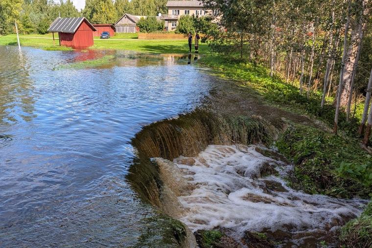 FOTOD | Üleujutus Rõuge vallas! Tugev vihm ajas paisjärve üle kallaste ja tekitas paksu pahandust