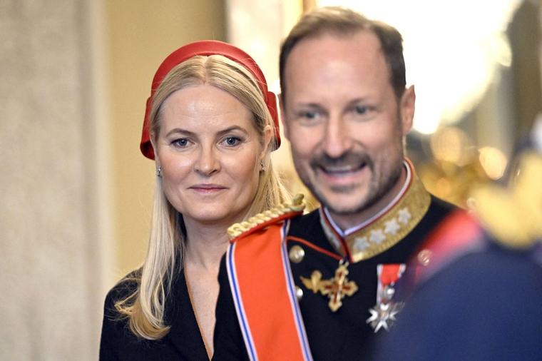 Värske küsitlus näitab, mis norrakad tegelikult Mette-Maritist arvavad. Pilt on masendav