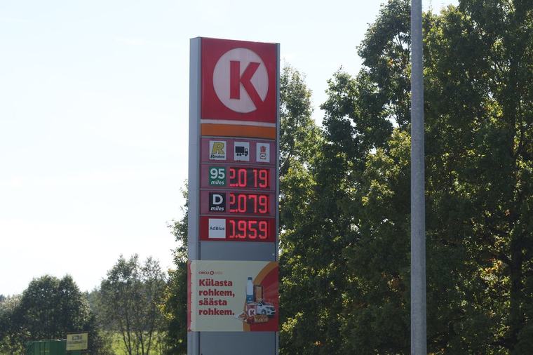 Bensiini postihind taas üle kahe euro. Hinnahüpe ulatus 22,5 sendini