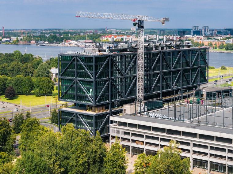 Veel jõuab märkida ligi 69 miljoni euro suuruse hüpoteegiga tagatud 8,5% tootlusega AS PN Project võlakirju