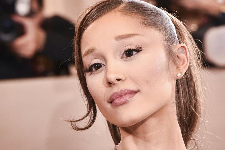 VIDEO | Kirglik suudlus! Ariana Grande jäi uue silmarõõmuga kaamera ette