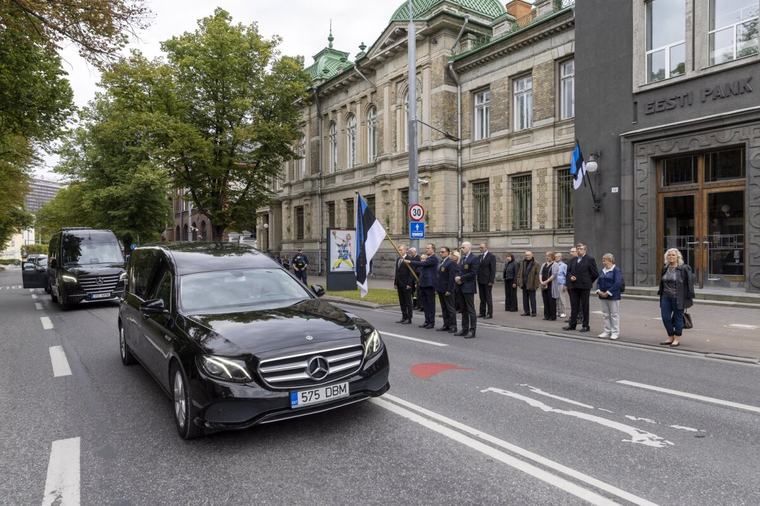 Siim Kallas saadetakse viimsele teele