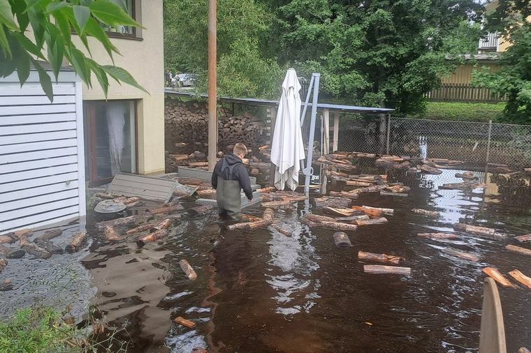 FOTOD JA VIDEOD | Pärnus Räämal pole katastroof möödas. Kohalik elanik: asi on siin naljast kaugel